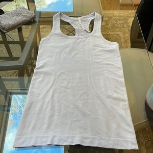 Lululemon Swiftly Tech Size 2 Tank top pastel blue